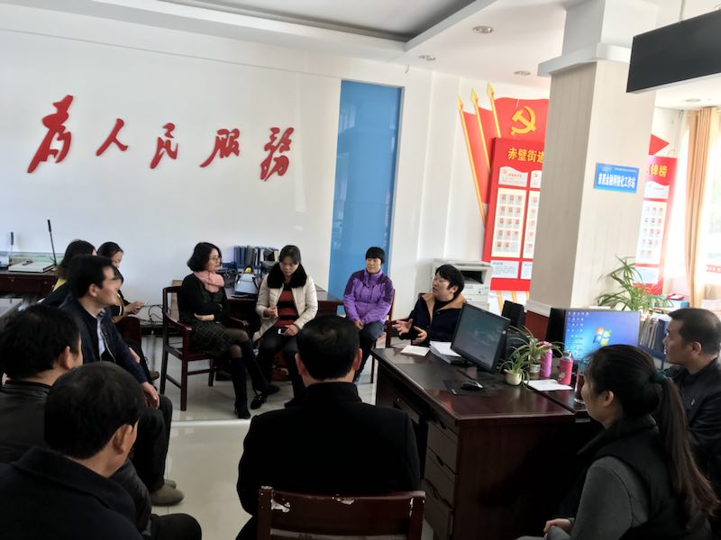 11月27日，市政协党组书记、主席洪再林到龙王山召开学习十九大座谈会.jpg