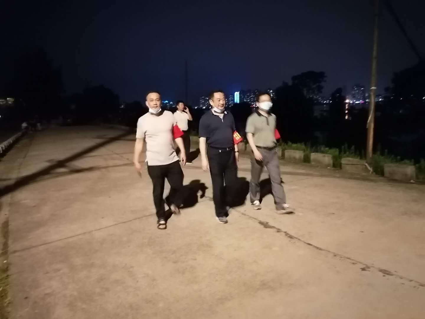 7月14日晚，黄智敏秘书长到点督查防汛工作.jpg