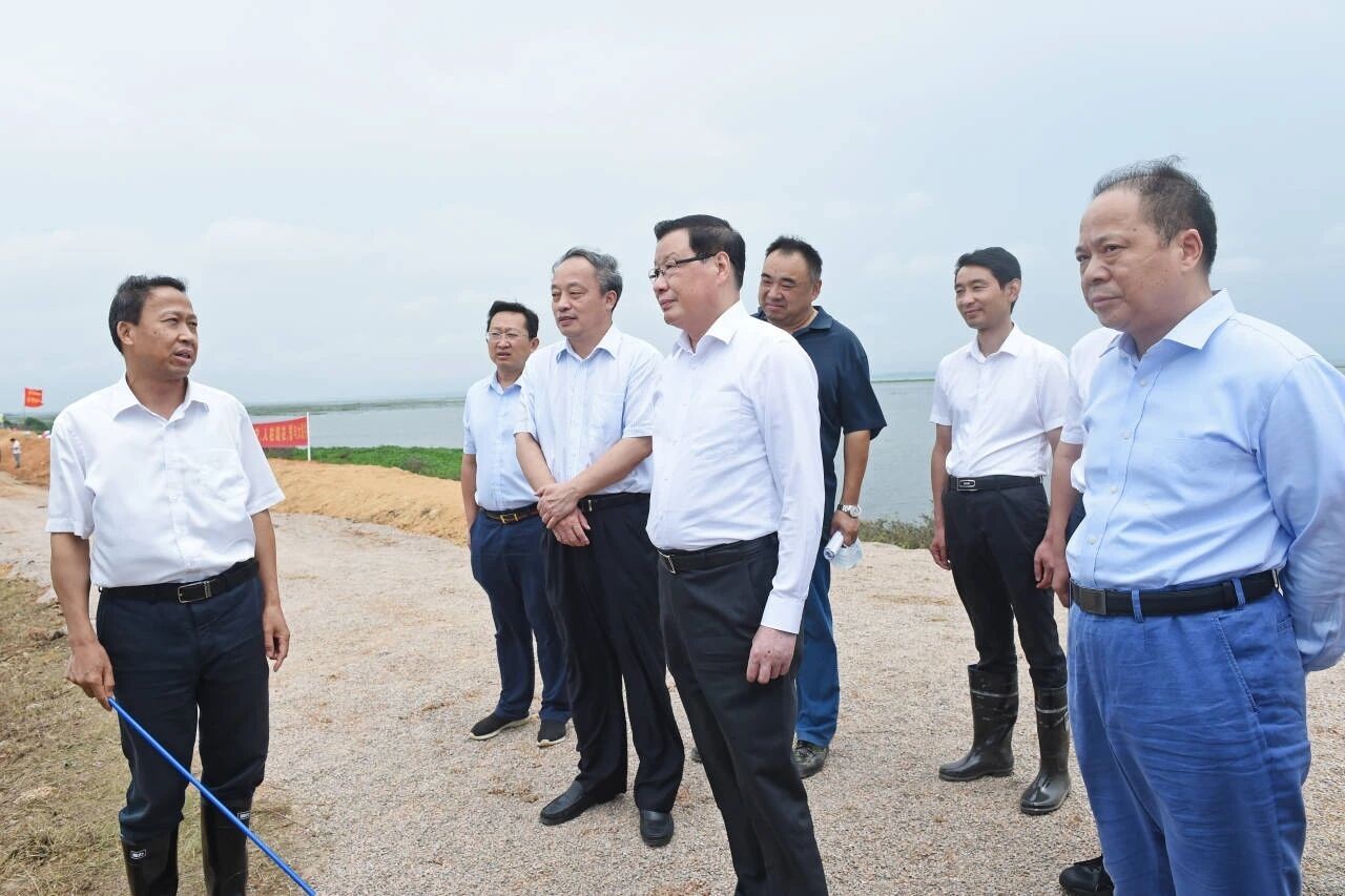 1图：中共湖北省委书记应勇视察黄梅县，右三为詹汉彬主委.jpg