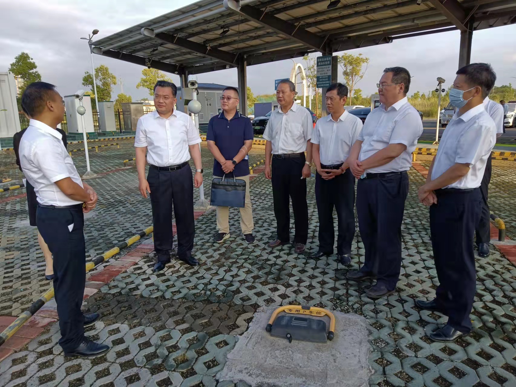 9月29日下午，市委副书记、市长李军杰就《关于解决停车难问题的再建议》办理情况现场调研督办。.jpg
