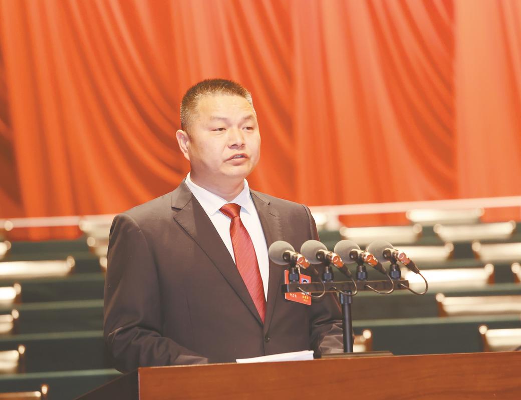 8何启明d.jpg